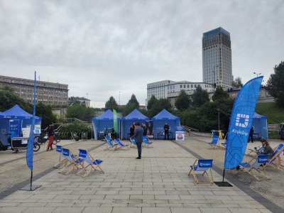 Na rondzie Mogilskim trwa piknik. Zainteresowanie jest znikome [ZDJĘCIA]