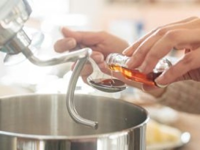 Dodaję do większości deserów, bo poprawia smak jak nic innego. Ale przy wyborze trzeba zwrócić uwagę na jedno