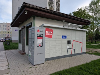 Allegro ma nową umowę ze znaną firmą kurierską. Ta zmiana ucieszy kupujących