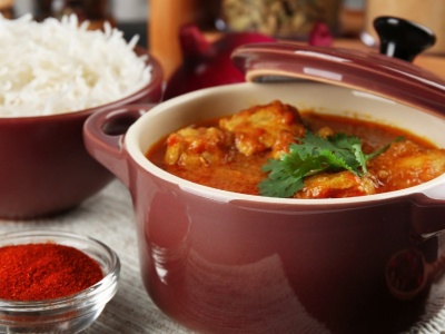 Hit jesieni: jednogarnkowe curry z warzywami. W 30 minut masz pyszne i pożywne danie na dwa dni