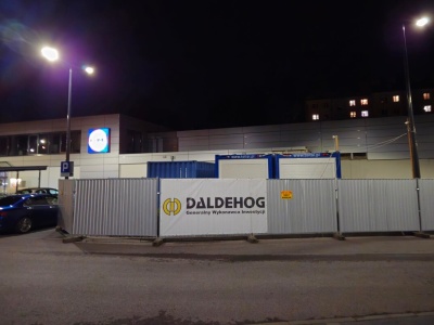 Lidl przy al. Solidarności w Lublinie w przebudowie. Część parkingu wyłączona z użytkowania [ZDJĘCIA]