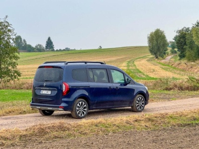 7-osobowe Renault Grand Kangoo. Jak to jest z tymi miejscami z tyłu?