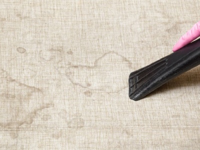 Nałóż na pokrywkę od garnka i przetrzyj. 