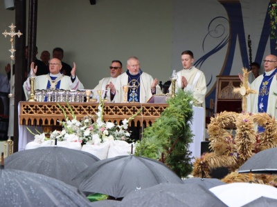 „Zanik poczucia grzechu” i kontrowersje wokół edukacji zdrowotnej. Mocne słowa biskupa Jerzego Mazura podczas 148. rocznicy objawień w Gietrzwałdzie
