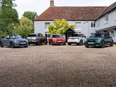 MINI kończy 66 lat! Jak mały brytyjski wynalazek stał się globalną ikoną stylu i frajdy z jazdy?