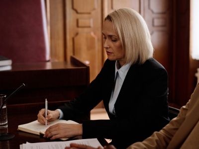 Frankowicze w pułapce mediacji? Rządowy plan przyspieszenia spraw totalnie zawiódł! (Dane z września 2025)