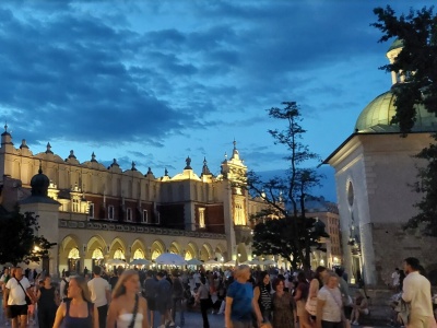Ponad dwa tysiące zgromadzeń w Krakowie. Trzy czwarte na Rynku Głównym