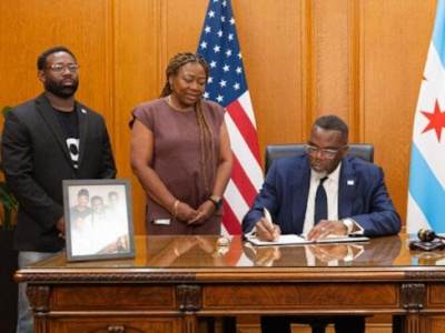 Rozporządzenie burmistrza Brandona  Johnsona ma zapewnić ochronę protestującym w Chicago