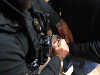 Ruszył proces w Ostrowie: Adrian P. z zarzutami gróźb i napaści