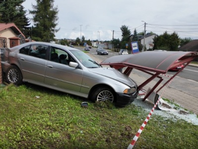 Na komendę zgłosił się mężczyzna, który wjechał BMW w przystanek autobusowy w Świerklańcu