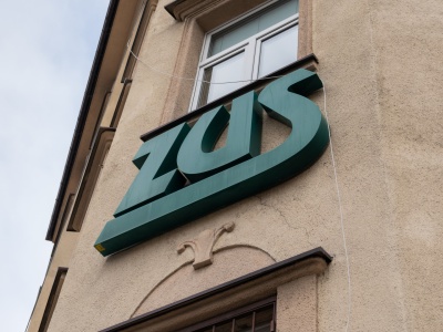 Emerytura z ZUS nie wystarczy? Polacy nie ufają systemowi