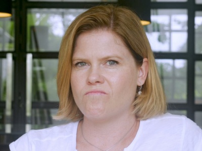 Matka Tygrysica uczy dziecko latać, ale nie daje mu skrzydeł. Za maską troski kryje się presja