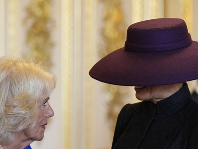 Melania Trump znów zasłoniła twarz. Komentatorzy mówią o wymownym geście