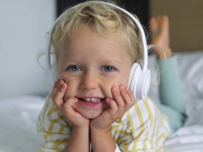 Niech słucha muzyki – na zdrowie. Ta badania to rewolucja we wspieraniu rozwoju dzieci