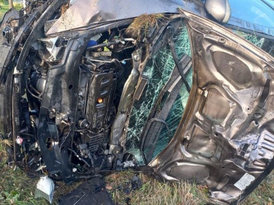 Zasnęła i dachowała. Tyle zostało z auta