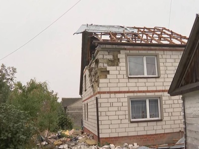 Zniszczony dom w Wyrykach. 