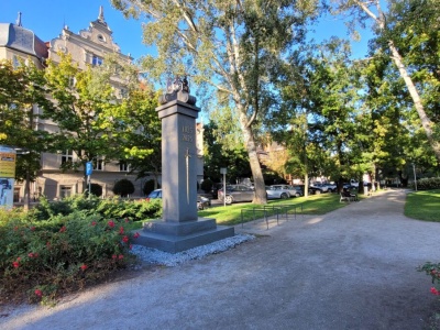 Korona zwieńczyła nowy pomnik w Gnieźnie. Jutro uroczyste odsłonięcie