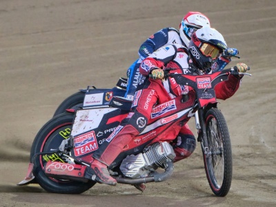 Żużel. Groźne upadki juniorów Polonii. Jest komunikat o ich stanie