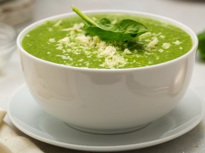 Został ci wczorajszy rosół? Zrób z niego „najzdrowszą zupę świata”