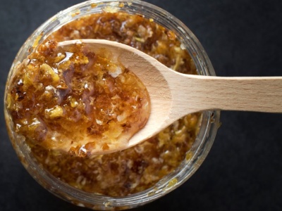 Zapomniany eliksir z ula przywraca równowagę. Dlaczego warto pić wodę propolisową?