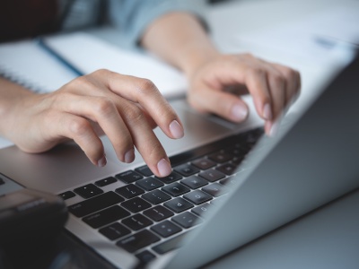 Raport ONZ: Większy dostęp kobiet do internetu gigantycznie zwiększyłby światowy PKB