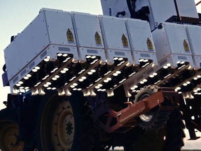 Laserowe „działa” przeciw chwastom, to nowa broń na polach Europy. Roboty już atakują