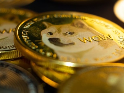 Dogecoin załamuje się o 13%! Wieloryby sprzedają DOGE