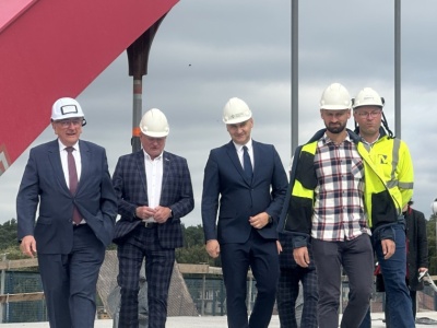Gospodarska wizyta w Ślesinie. Budowa nowego mostu na półmetku
