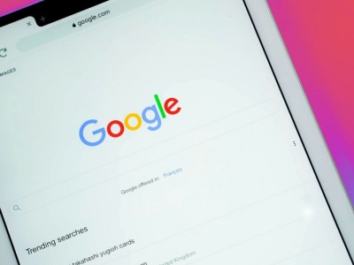 Google Discover robi krok w zaskakującym kierunku. Zaleją nas posty z socjalek