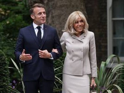 Brigitte jest kobietą. Macronowie idą do sądu ukrócić harce płaskoziemczyni i ulubienicy Trumpa