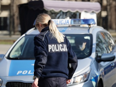Związała się z zatrzymanym. Policjantka ma być wydalona ze służby