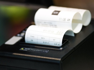 Kasa fiskalna w firmie - kiedy jest konieczna, jak skorzystać z ulgi podatkowej