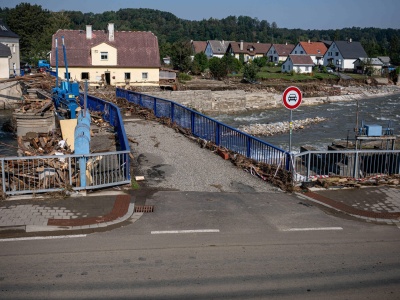 Nieczystości z Czech płyną do polskiej rzeki. 