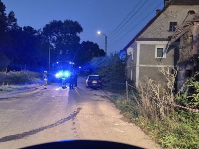 Runął dach w budynku gospodarczym w Miłochowie