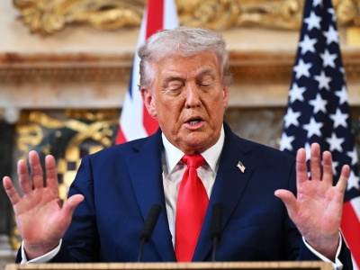 Zdumiewające 2,2 mld wyświetleń w kilka miesięcy. Trwa boom na brutalne filmiki upokarzające Trumpa. Tropy wskazują na Chiny