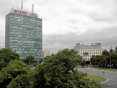 Jeden z najdziwniejszych wieżowców w Polsce. Budowano go od góry i wykorzystano... garnki