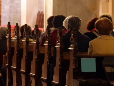 Półnagi człowiek przerwał nabożeństwo w katedrze. Położył się krzyżem przed ołtarzem i przeklinał