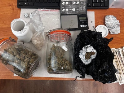 Policjanci zatrzymali 26-latka z dużą ilością narkotyków (zdjęcia)