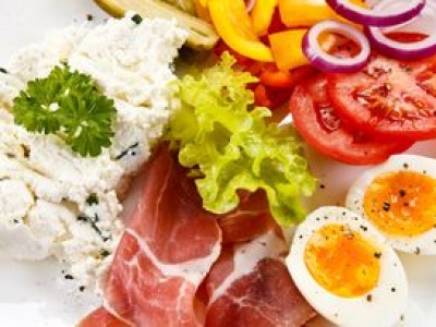 Najpopularniejsza dieta może zaszkodzić. Podążanie za modą osłabia kości i jelita