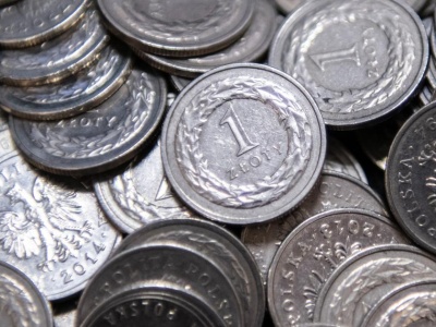 Lekkie osłabienie złotego przed decyzją Moody’s