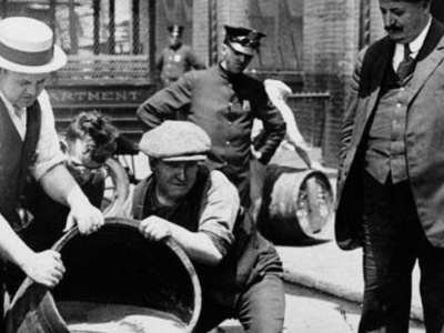 Klęska amerykańskiej prohibicji. Na zakazie sprzedaży alkoholu najbardziej skorzystali kryminaliści