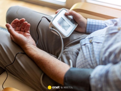 Masz ponad 60 lat? Ta popularna przekąska może pogorszyć twoje ciśnienie krwi