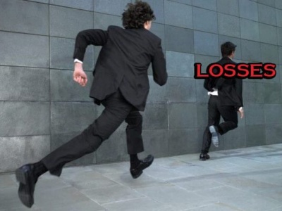 Zjawisko „chasing losses” w kulturze popularnej i jego skutki