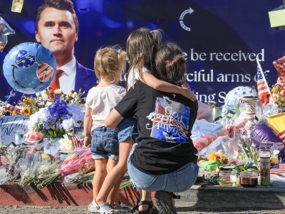 Śmierć Charliego Kirka uświadamia, że USA to beczka prochu