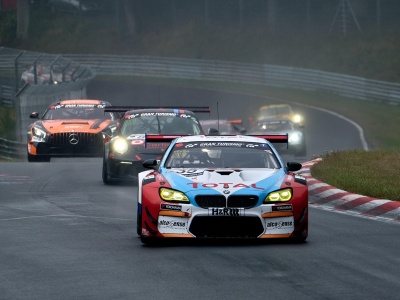 Kochasz wyścigi samochodowe? Wejdź na Париматч i poczuj emocje na żywo 