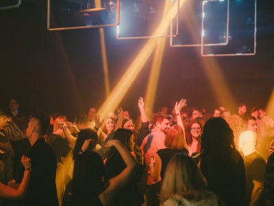 OCZKI świętują w ten weekend 2. urodziny. Za deckami polska czołówka house’u, techno i drum and bass’u