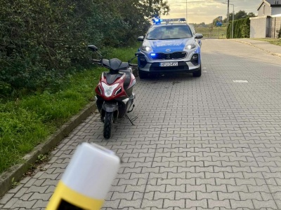 Nietrzeźwy przyjechał skuterem do sklepu po alkohol. Został zatrzymany