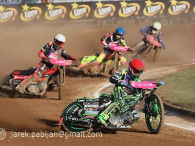 Żużel. Mistrz potwierdził dominację! Dudek triumfuje w Pardubicach (RELACJA)