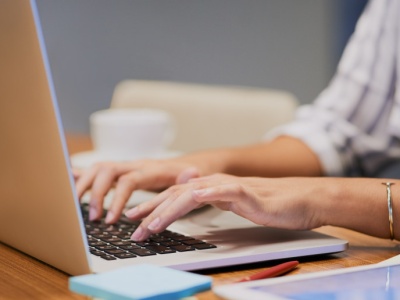 Sztuczna inteligencja w polskich samorządach. Urzędnicy już korzystają, gorzej z urzędami