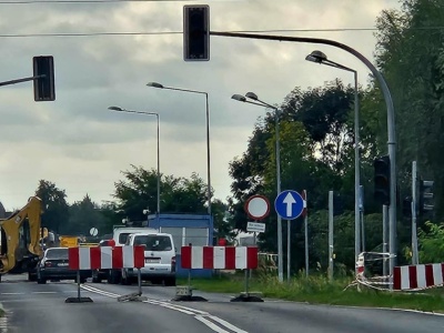 Remont mostu trwa, a drogi są rozjeżdżane. Apel z gminy Wierzbinek